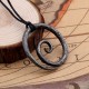 Collier Viking en spirale, en fer forgé à la main avec cordon de cou en cuir réglable - vue arrière