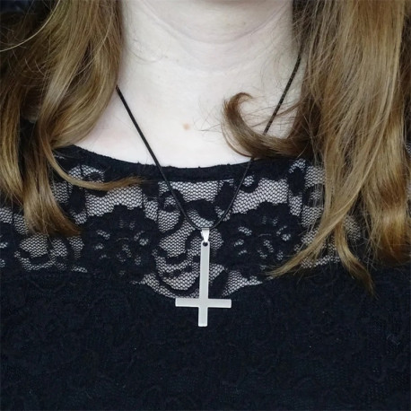 Croix anti christ en acier inoxydable avec collier noir - modèle 1